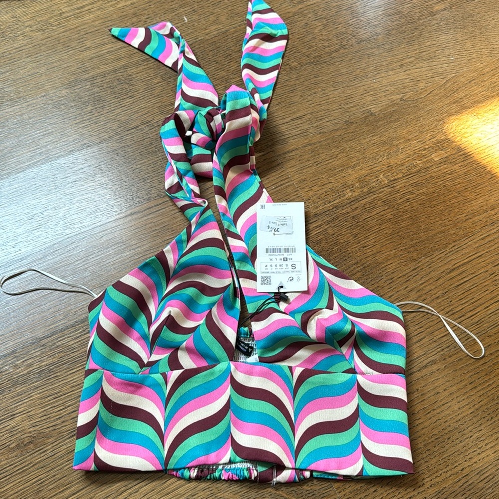 NEW WITH TAGS - ZARA TOP - size small